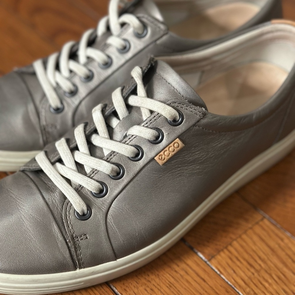 Ecco Women’s Soft 7 Leather Sneaker Silver Size 40 EUC